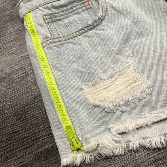 Free People NWT Sandrine Rose distressed light wash denim shorts neon zipper 26 - Picture 3 of 9
